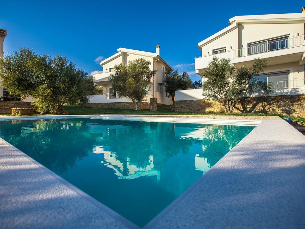 Abelia Luxurious Finikounta