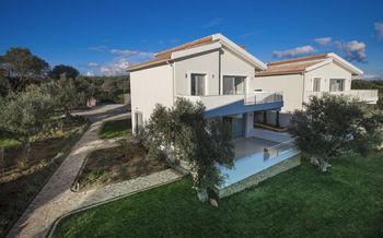 Abelia Luxurious Apartment