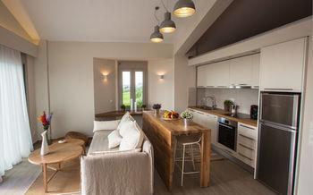 Abelia Luxurious Apartment Finikounta