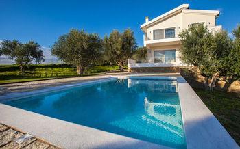 Abelia Luxurious Apartment