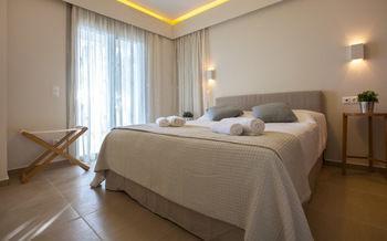 Abelia Luxurious Apartment Finikounta