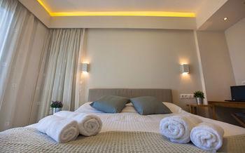 Abelia Luxurious