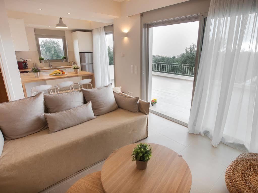 Abelia Luxurious Finikounta