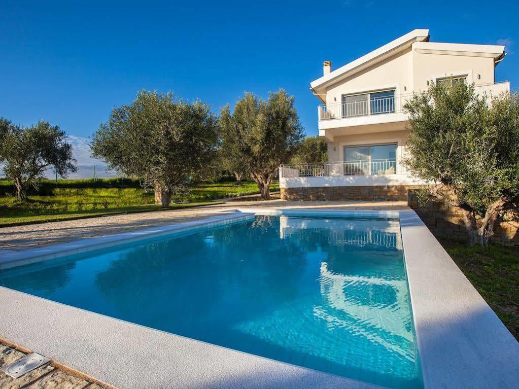 Abelia Luxurious * Finikounta