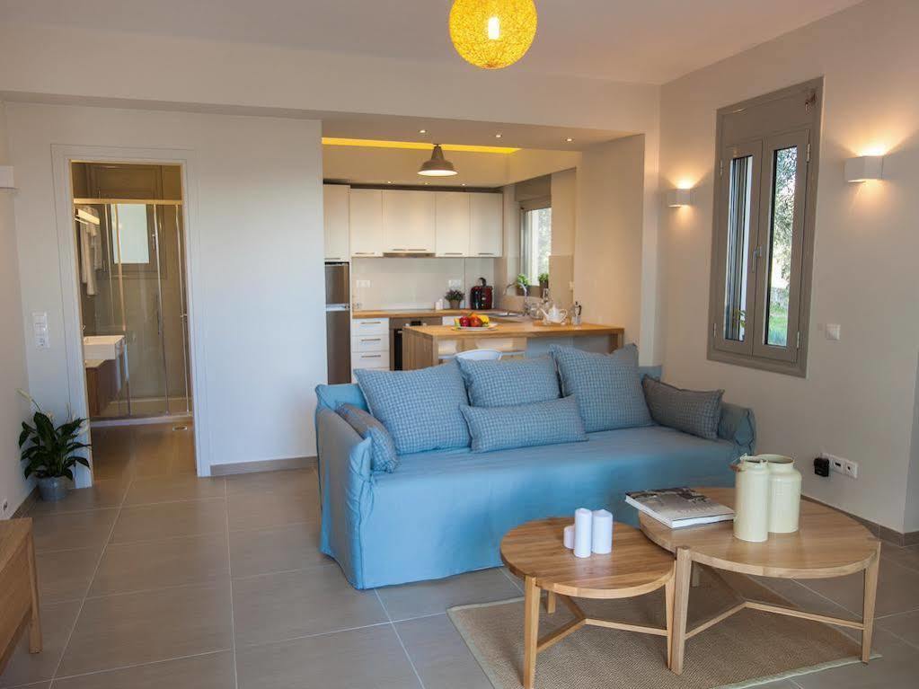 Abelia Luxurious Apartment Finikounta