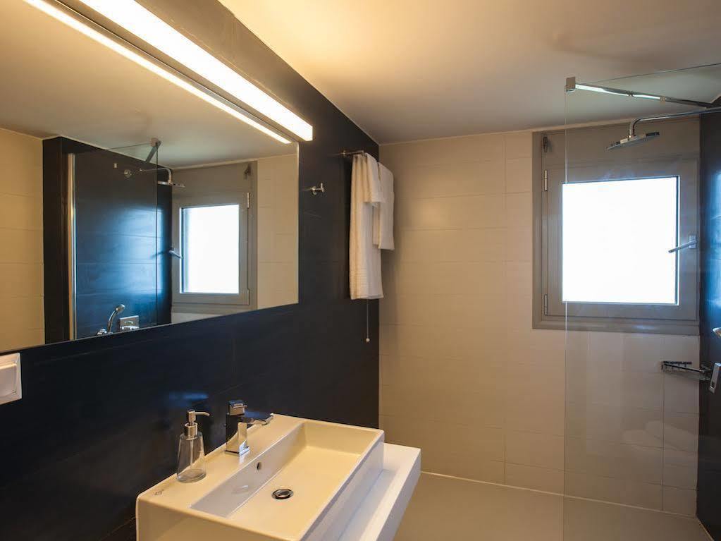 Abelia Luxurious Finikounta