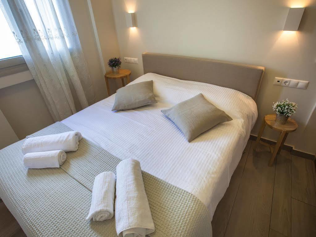 Abelia Luxurious Finikounta