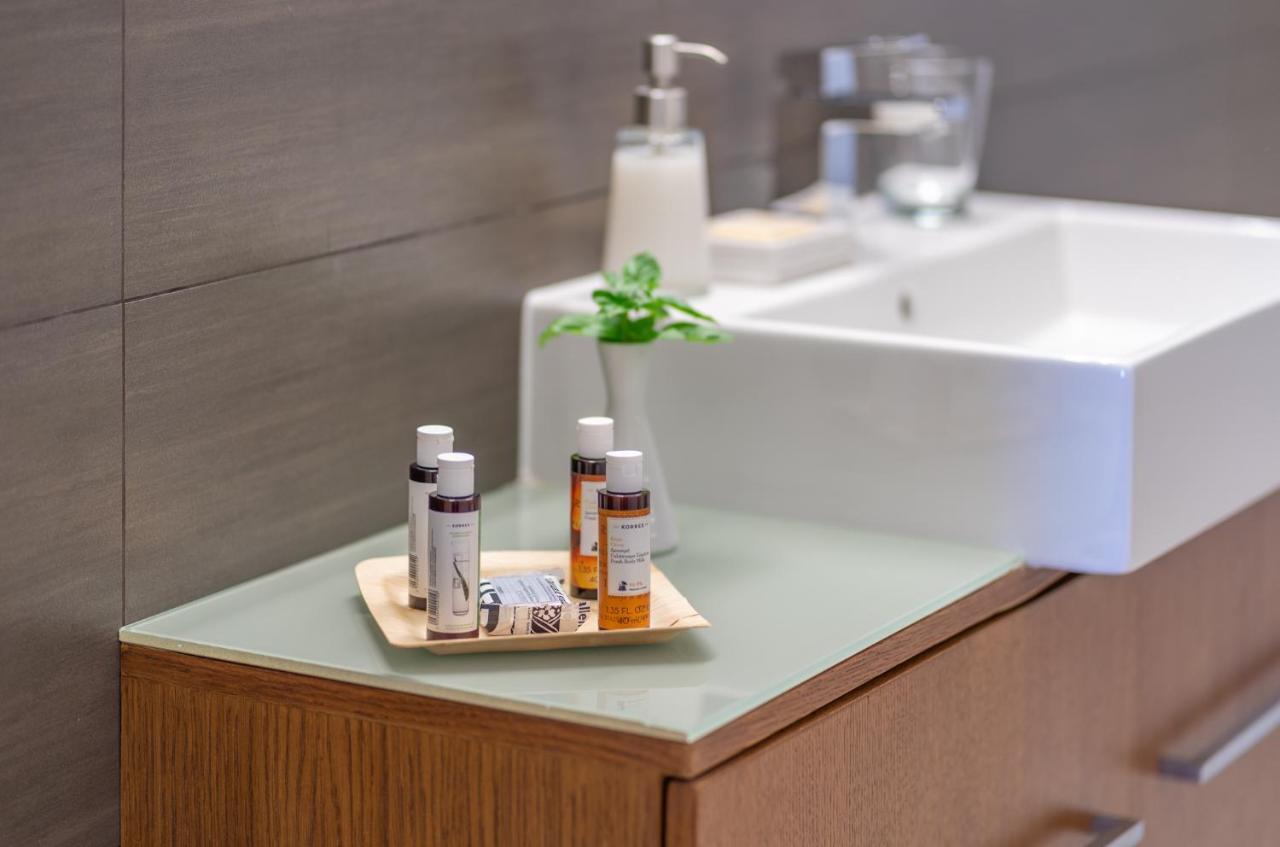 Abelia Luxurious