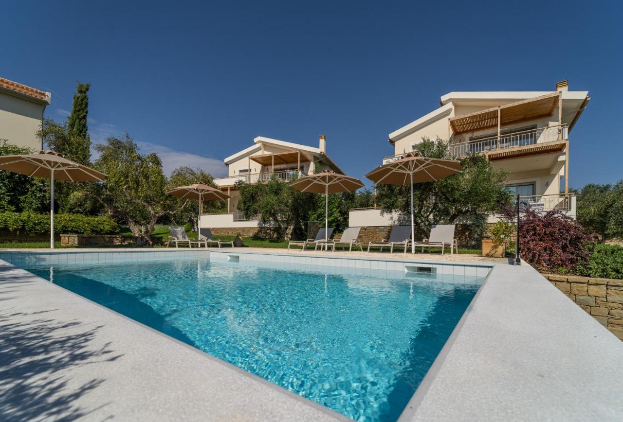 Abelia Luxurious Finikounta