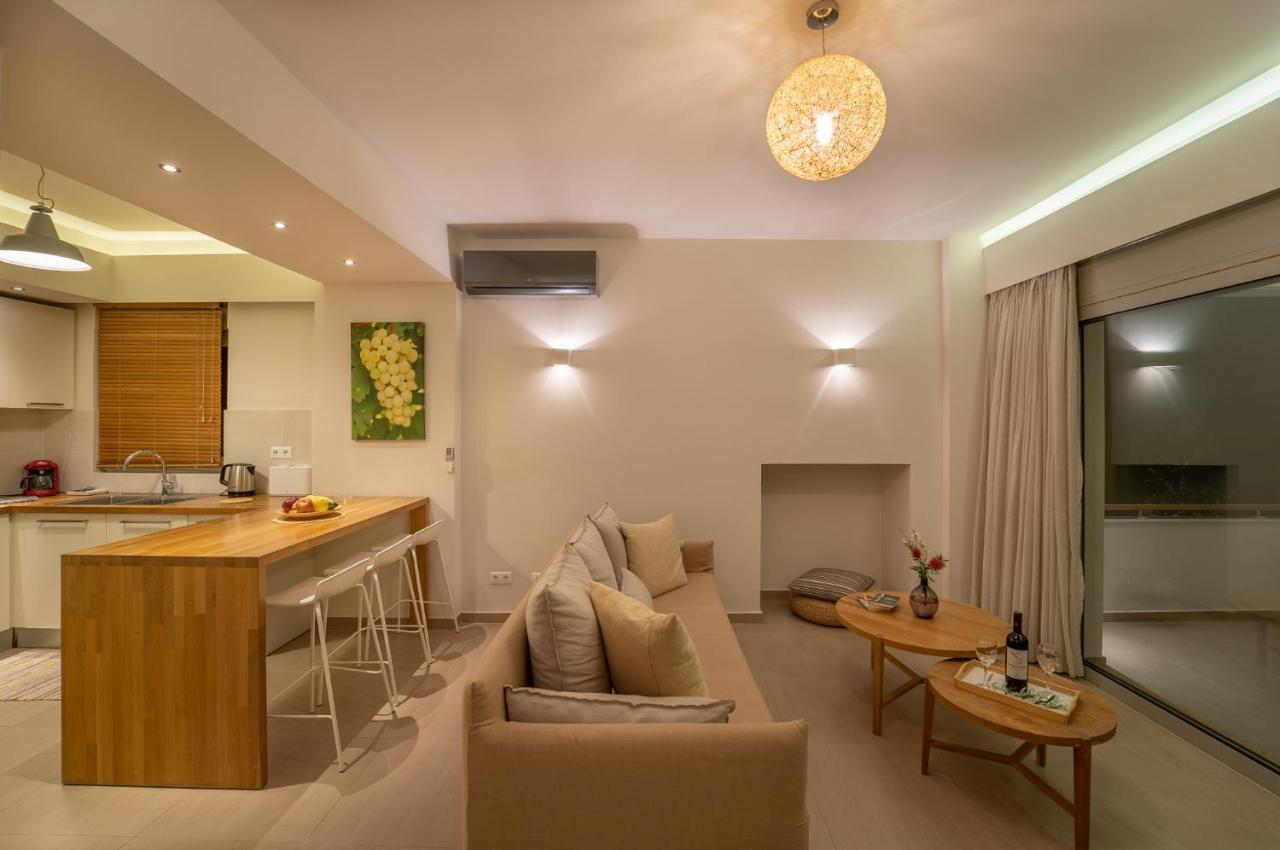 Abelia Luxurious * Finikounta