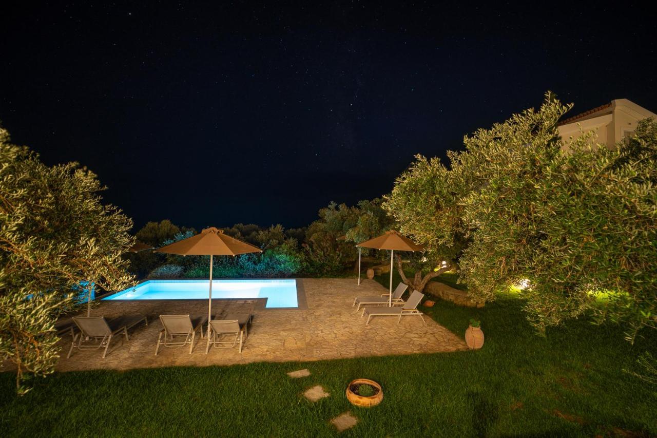 Abelia Luxurious Apartment Finikounta